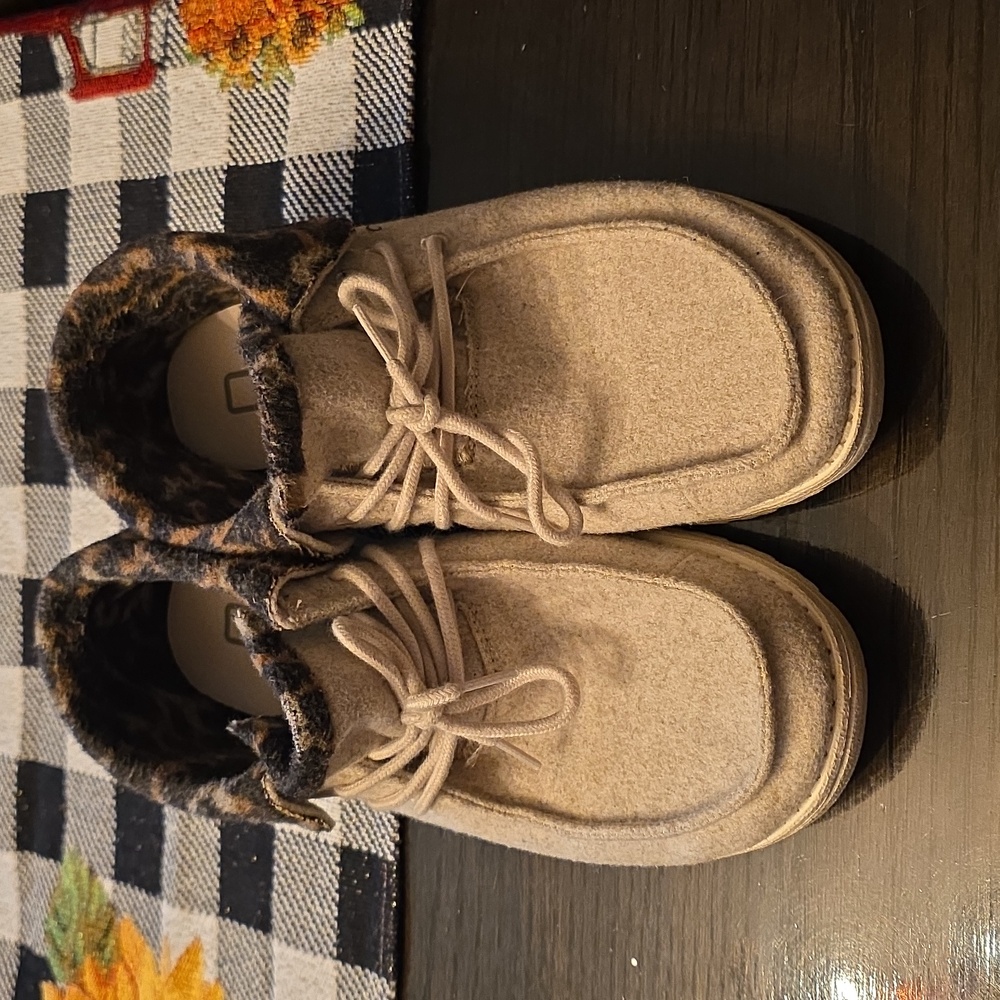 Hey Dude Cream Cheetah Ankle Boots Size 10